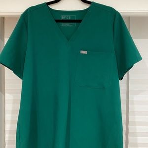 FIGS Catarina 1 pocket top in Hunter Green. Size XL